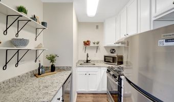 5340 HOLMES RUN Pkwy 516, Alexandria, VA 22304