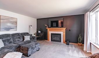 992 Neuhaven Dr, Antioch, IL 60002