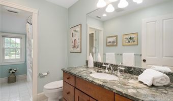 19 Ledge Rd, Bristol, RI 02809