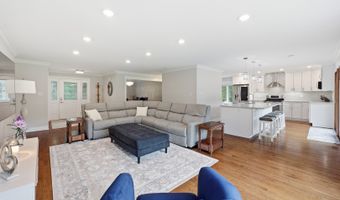 1132 S Fernandez Ave, Arlington Heights, IL 60005