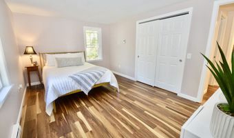 71 Baldwin Dr, Bangor, ME 04401