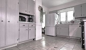 28 Tulip St, Bristol, CT 06010