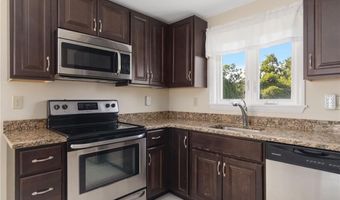 9 Chestnut Hill Rd B, Middletown, RI 02842