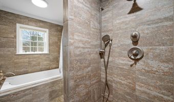 43 Darling Parke Dr, Bangor, ME 04401