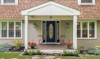 12 Robin Vale Dr, Glocester, RI 02857