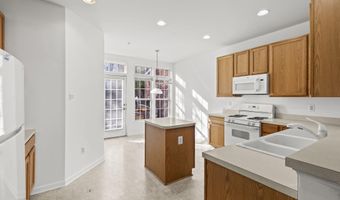 2004 GOLDEN MORNING Dr 30, Bowie, MD 20721