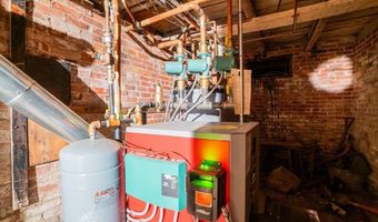 9 Willow St, Auburn, ME 04210