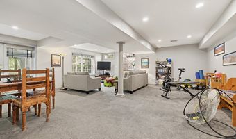 35 Lilac Ln, Danbury, CT 06810