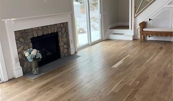 19 Traymore St, Charlestown, RI 02813