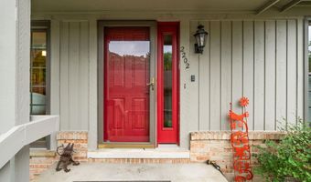 2202 Pine Grove Ct, Ann Arbor, MI 48103