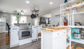 38 Brookside Dr, Cranston, RI 02910