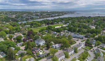 203 Fenner Ave 5, Middletown, RI 02842