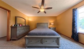 1271 Oxford Cir, Akron, OH 44312