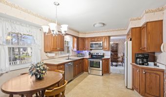 11 Westchester Dr, Albany, NY 12205