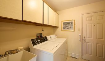 27 RAPHAEL Rd, Hockessin, DE 19707