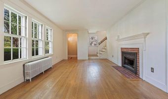 5 Phillips Rd, Falmouth, ME 04105