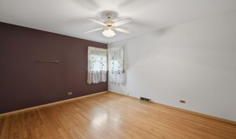 730 W Beach Dr, Addison, IL 60101