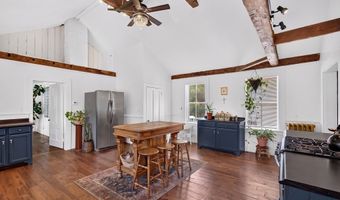 105 South St, Barre, MA 01005