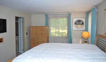 43 Camelot Dr, Bedford, NH 03110
