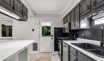 321 Fairview Ct, Ballwin, MO 63021