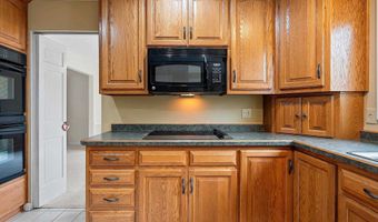 1909 N NICHOLAS St, Appleton, WI 54914