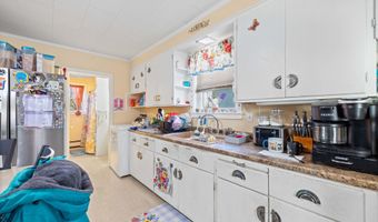 42 Newbury St, Auburn, ME 04210