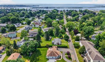 6 Harbor Pkwy, Clinton, CT 06413