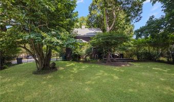 37 Concord Dr, Middletown, RI 02842