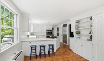 24 Wildflower Rd, Barrington, RI 02806