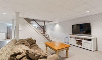 2 Winsome Lea Rd, Falmouth, ME 04105