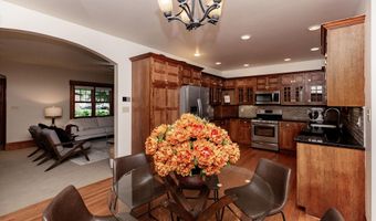 618 9th St, Ames, IA 50010
