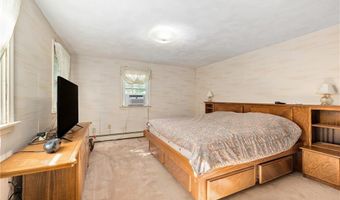 20 Adirondack Dr, East Greenwich, RI 02818