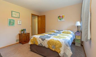 1301 Geneva Dr, Alexandria, MN 56308