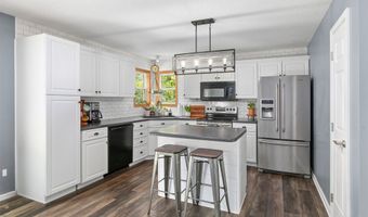 2826 SW Village Cir, Ankeny, IA 50023