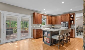 215 Beaumont Trl, Aurora, OH 44202