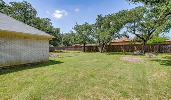 202 Woodlawn Dr, Keene, TX 76059