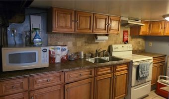 18 Glen St, East Providence, RI 02915