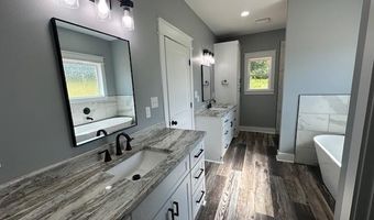 1128 Duke Dr, Bauxite, AR 72011