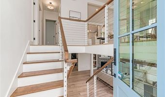 8 Kerins Ter, Newport, RI 02840