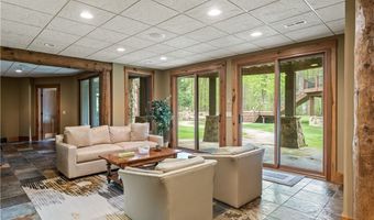 805 Cascades Dr, Aurora, OH 44202