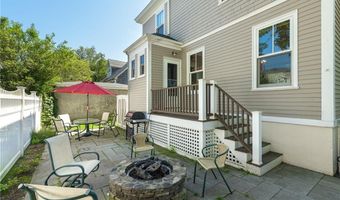 8 Bush St, Newport, RI 02840