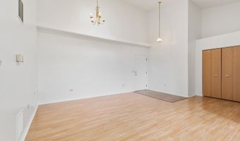 941 N Swift Rd 301, Addison, IL 60101