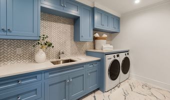 18 Tokeneke Trl, Darien, CT 06820