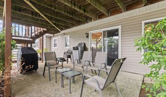 203 Tanglewood Ct, Middletown, NJ 07748