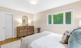 4808 BRADFORD Dr, Annandale, VA 22003
