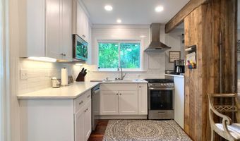 18 Sylvan St, Newport, RI 02840