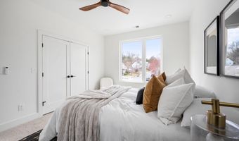 2001 N GEORGE MASON Dr, Arlington, VA 22207