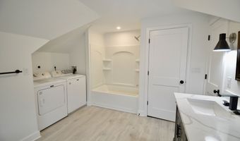 21 Nichols St, Ansonia, CT 06401