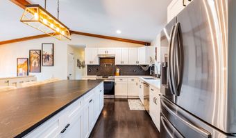 17 W667 Lorraine Ave, Addison, IL 60101