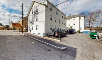 44 Division St, Lincoln, RI 02838